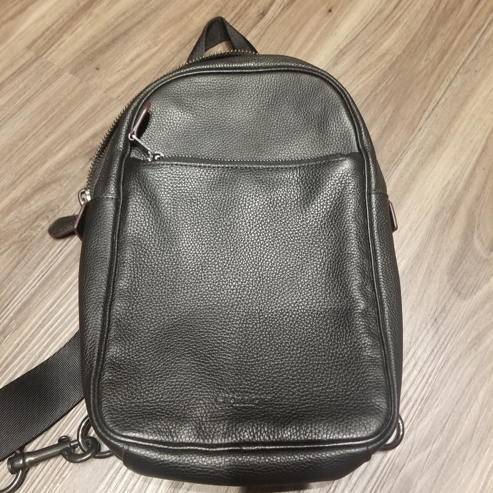 Unisex black leather purse